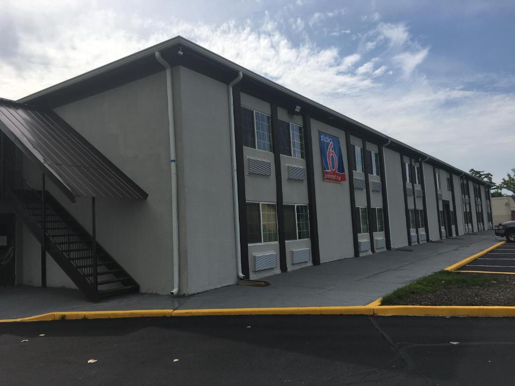 Studio 6 Indianapolis